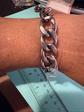 Chunky Silver Chain Bracelet - Women's Fashion Jewelry NWT 31A